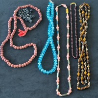 COLLECTION OF COSTUME BEAD NECKLACES