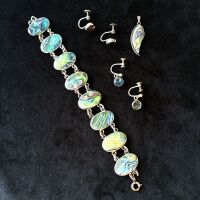 COLLECTION OF PAUA SHELL JEWELLERY