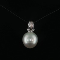 SOUTH SEA PEARL AND DIAMOND PENDANT