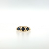 VINTAGE SAPPHIRE AND DIAMOND RING