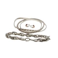 COLLECTION OF STERLING SILVER JEWELLERY